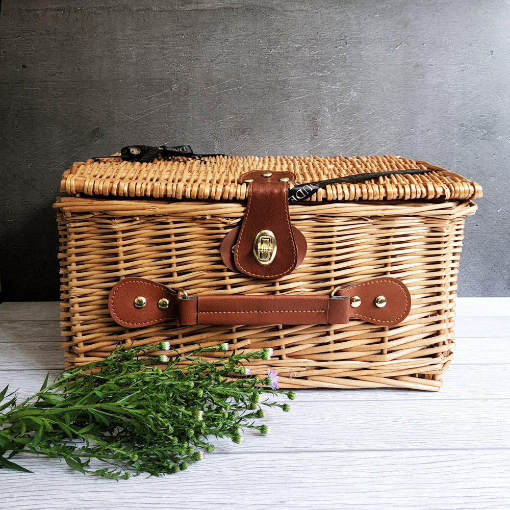 
                  
                    DAUDUDEE Picnic Gift Basket
                  
                